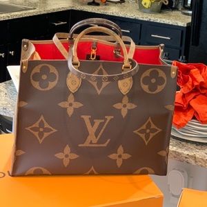 LV Onthego GM with Zipper Organizer